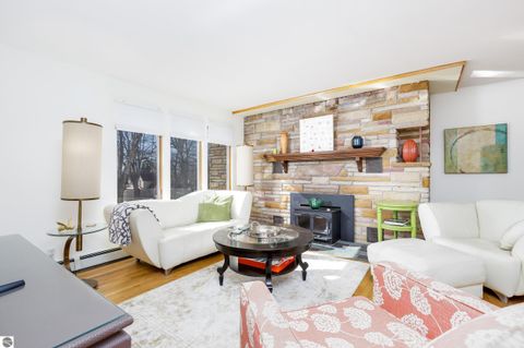 Tiny photo for 413415 Leelanau Ave, Frankfort, MI 49635 (MLS # 1942678)