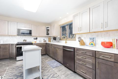 Tiny photo for 413415 Leelanau Ave, Frankfort, MI 49635 (MLS # 1942678)