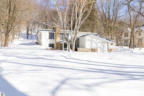 Tiny photo for 413415 Leelanau Ave, Frankfort, MI 49635 (MLS # 1942678)