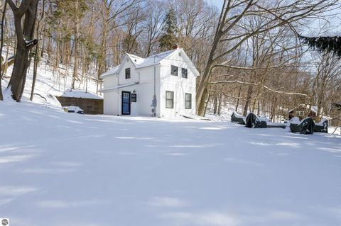 Tiny photo for 413415 Leelanau Ave, Frankfort, MI 49635 (MLS # 1942678)