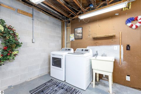 Tiny photo for 413415 Leelanau Ave, Frankfort, MI 49635 (MLS # 1942678)