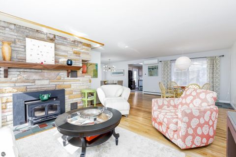 Tiny photo for 413415 Leelanau Ave, Frankfort, MI 49635 (MLS # 1942678)