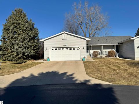 Photo of 1667 E Gaylord Street, Mt Pleasant, MI 48858 (MLS # 1942898)