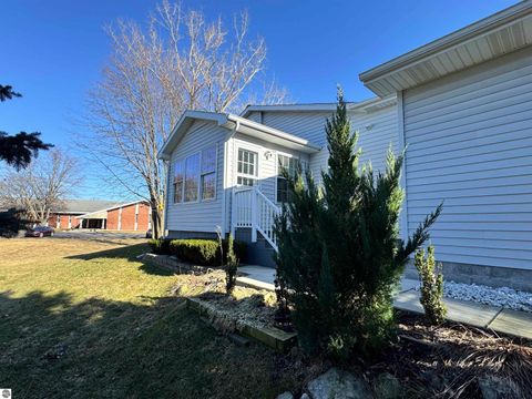 Tiny photo for 1667 E Gaylord Street, Mt Pleasant, MI 48858 (MLS # 1942898)