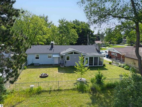 Tiny photo for 425 Leeson Avenue, Cadillac, MI 49601 (MLS # 1947574)