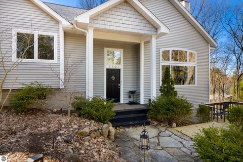 Photo of 1101 Quaker Valley Drive, Traverse City, MI 49686 (MLS # 1944125)