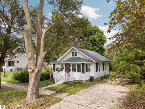 Tiny photo for 123 Powers Street, Cadillac, MI 49601 (MLS # 1950284)