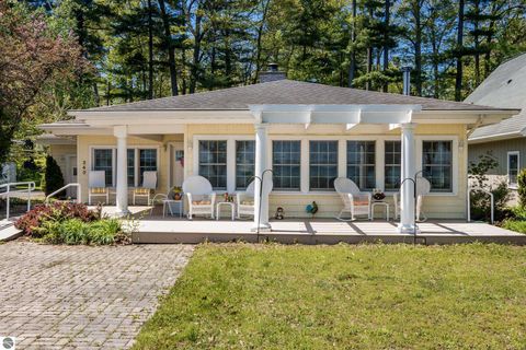 Tiny photo for 340 S East Bay Boulevard, Traverse City, MI 49686 (MLS # 1945753)