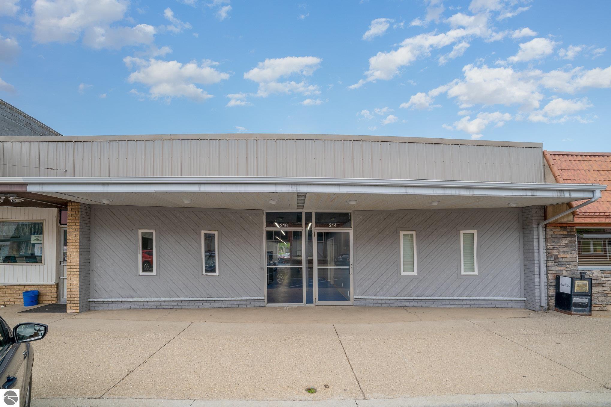Photo 1 of 22 — 214 N Mill Street, St Louis, MI 48880