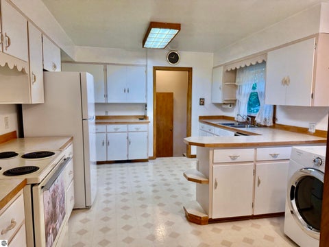 Tiny photo for 409 N Front Street, Lake City, MI 49651 (MLS # 1950043)