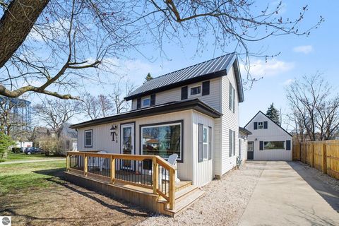 Photo of 810 N Kinney Avenue, Mt Pleasant, MI 48858 (MLS # 1943605)