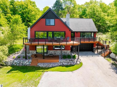 Photo of 2104 Apple Hill Road, Traverse City, MI 49686 (MLS # 1946218)