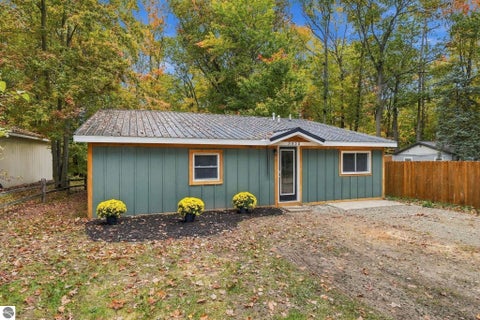 Photo of 8530 W Sapphire Avenue, Lake City, MI 49651 (MLS # 1951671)