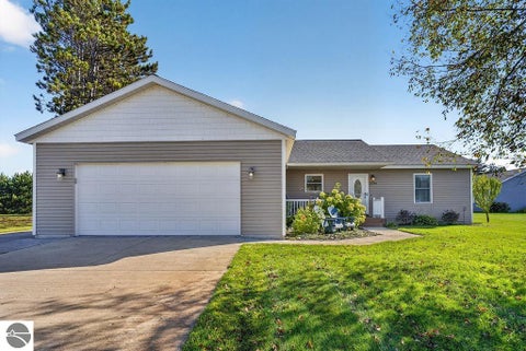 Photo of 3086 Tamara Circle, Grawn, MI 49637 (MLS # 1951566)