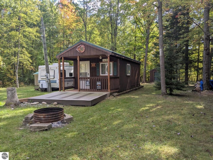 Photo 1 of 5 — 7579 Pine, Hale, MI 48739