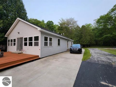 Photo of 1647 N Huron Road, Tawas City, MI 48763 (MLS # 1942337)