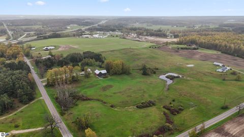 Tiny photo for 9901 S 41 Road, Cadillac, MI 49601 (MLS # 1945142)