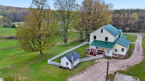 Tiny photo for 9901 S 41 Road, Cadillac, MI 49601 (MLS # 1945142)