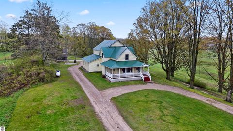 Tiny photo for 9901 S 41 Road, Cadillac, MI 49601 (MLS # 1945142)