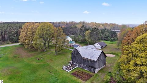Tiny photo for 9901 S 41 Road, Cadillac, MI 49601 (MLS # 1945142)