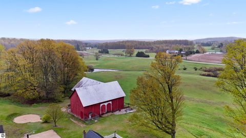 Tiny photo for 9901 S 41 Road, Cadillac, MI 49601 (MLS # 1945142)