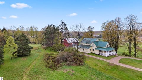 Tiny photo for 9901 S 41 Road, Cadillac, MI 49601 (MLS # 1945142)