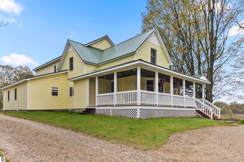 Tiny photo for 9901 S 41 Road, Cadillac, MI 49601 (MLS # 1945142)