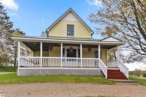 Tiny photo for 9901 S 41 Road, Cadillac, MI 49601 (MLS # 1945142)