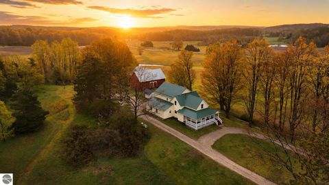 Photo of 9901 S 41 Road, Cadillac, MI 49601 (MLS # 1945142)