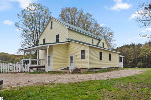 Tiny photo for 9901 S 41 Road, Cadillac, MI 49601 (MLS # 1945142)