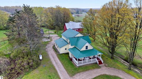 Tiny photo for 9901 S 41 Road, Cadillac, MI 49601 (MLS # 1945142)