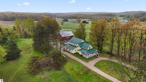 Tiny photo for 9901 S 41 Road, Cadillac, MI 49601 (MLS # 1945142)