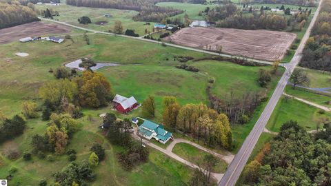 Tiny photo for 9901 S 41 Road, Cadillac, MI 49601 (MLS # 1945142)