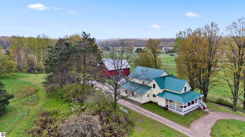 Tiny photo for 9901 S 41 Road, Cadillac, MI 49601 (MLS # 1945142)