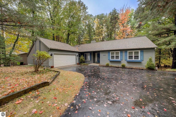 4367 DEERWOOD DR, TRAVERSE CITY, MI 49686 - Image d41fb3bb149f6d1814cc8d7610fae765/998895578