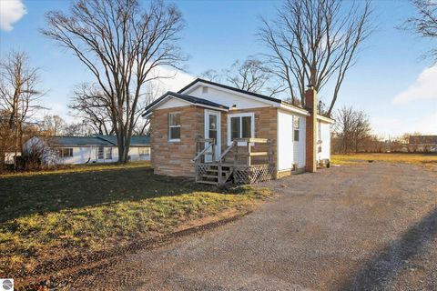 Tiny photo for 711 Rockingham Avenue, Alma, MI 48801 (MLS # 1942860)