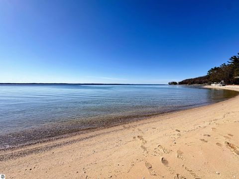 Photo of 11648 Willow Point, Traverse City, MI 49686 (MLS # 1944084)