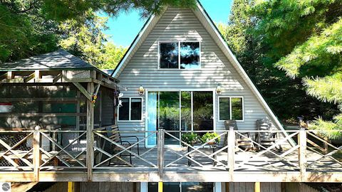 Photo of 724 Lynn Drive, Roscommon, MI 48653 (MLS # 1944162)