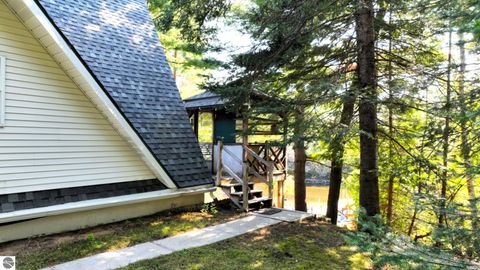 Tiny photo for 724 Lynn Drive, Roscommon, MI 48653 (MLS # 1944162)