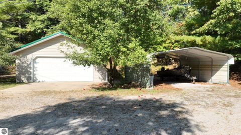Tiny photo for 724 Lynn Drive, Roscommon, MI 48653 (MLS # 1944162)