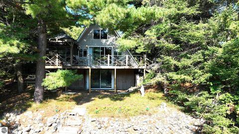 Tiny photo for 724 Lynn Drive, Roscommon, MI 48653 (MLS # 1944162)