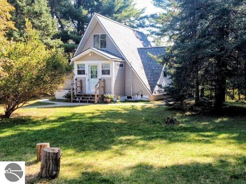 Tiny photo for 724 Lynn Drive, Roscommon, MI 48653 (MLS # 1944162)