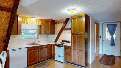 Tiny photo for 724 Lynn Drive, Roscommon, MI 48653 (MLS # 1944162)