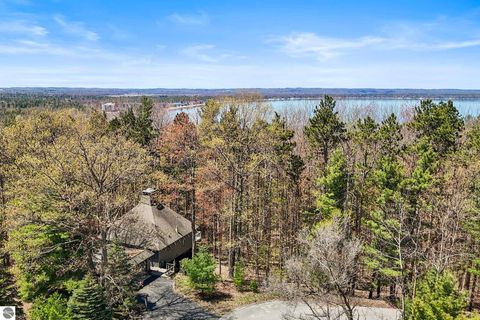 Photo of 2837 Holiday Pines, Traverse City, MI 49686 (MLS # 1945214)
