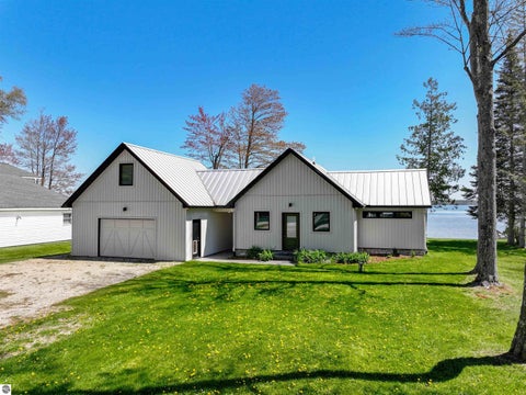 Photo of 109 Davidsen Avenue, Cadillac, MI 49601 (MLS # 1951649)