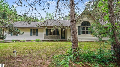 Photo of 2107 W Kelly Drive, Mt Pleasant, MI 48858 (MLS # 1947206)