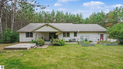 Tiny photo for 2107 W Kelly Drive, Mt Pleasant, MI 48858 (MLS # 1947206)