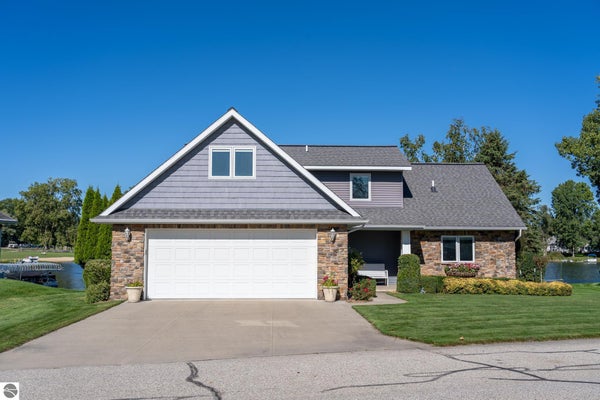 1067 CROWN POINT DR, WEIDMAN, MI 48893 - Image d6efa0ff52052cd9d6100ee0111bc17f/825507936