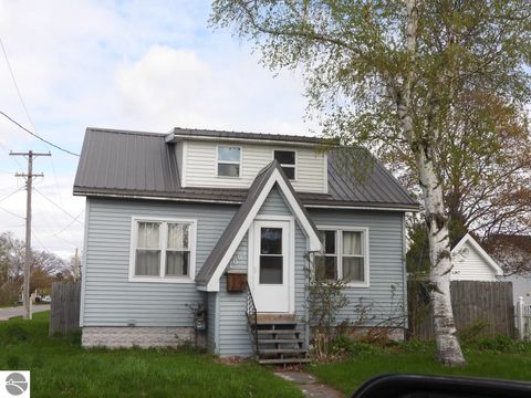Photo of 1001 Augusta Street, Sault St Marie, MI 49738 (MLS # 1945714)