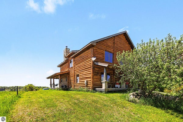 9465 W OLD STATE RD, CENTRAL LAKE, MI 49622 - Image d99e9e32e00b3377dfa60d7d0035705d/2003027774